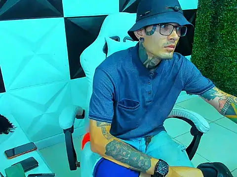 Boy tatto77 online show from 01/16/26, 03:27
