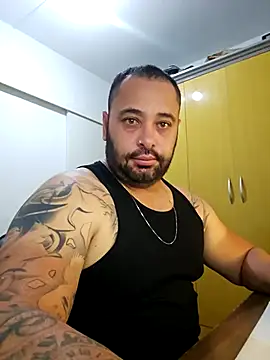 Snapshot of drlluis chatting on 12/17/25, 09:21 drlluis online show from 12/17/25, 09:21