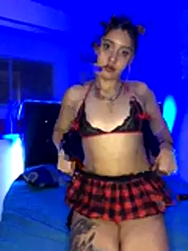 Snapshot of -Nataly__ chatting on 12/18/25, 12:22 -Nataly online show from 12/18/25, 12:22