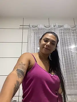 Snapshot of Nini_ chatting on 12/17/25, 11:33 Nini online show from 12/17/25, 11:33