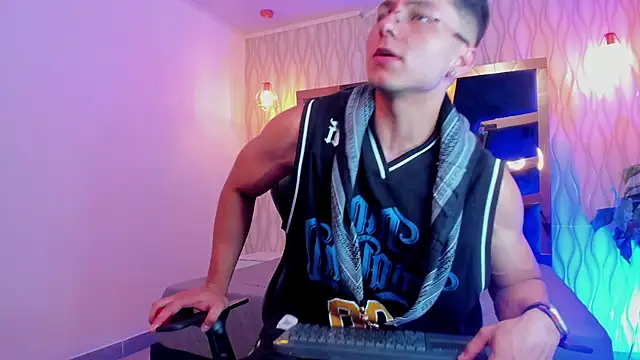 Snapshot of Noah_Clarkk chatting on 03/06/26, 05:31 Noah Clarkk online show from 03/06/26, 05:31