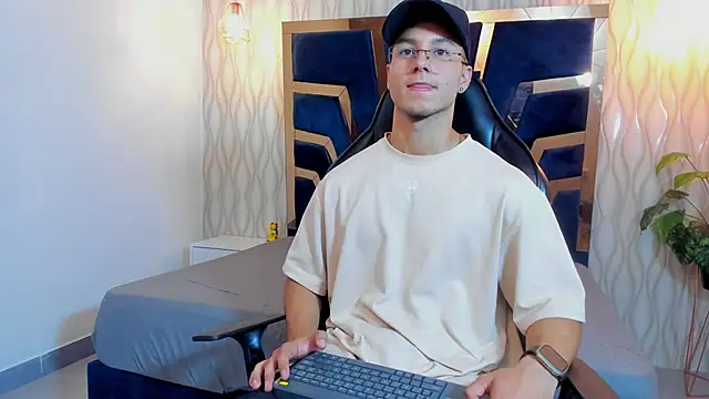 Snapshot of Noah_Clarkk chatting on 03/25/26, 05:30 Noah Clarkk online show from 03/25/26, 05:30