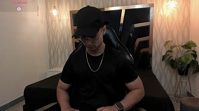 Snapshot of Noah_Clarkk chatting on 04/10/26, 05:28 Noah Clarkk online show from 04/10/26, 05:28