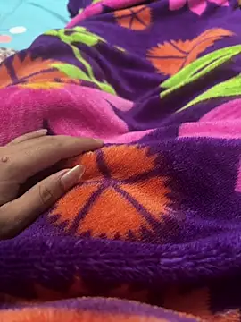 hotyindiaan online show from 12/18/25, 01:55