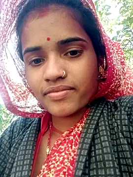 Snapshot of Pooja_Singh78 chatting on 12/18/25, 07:25 Pooja Singh78 online show from 12/18/25, 07:25