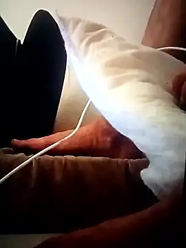 Snapshot of cazzigrossi23 chatting on 12/18/25, 02:45 cazzigrossi23 online show from 12/18/25, 02:45