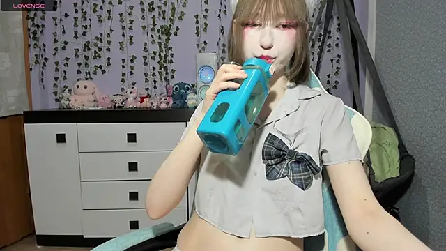 Snapshot of Yoonhee_ki chatting on 06/15/26, 06:43 Yoonhee ki online show from 06/15/26, 06:43