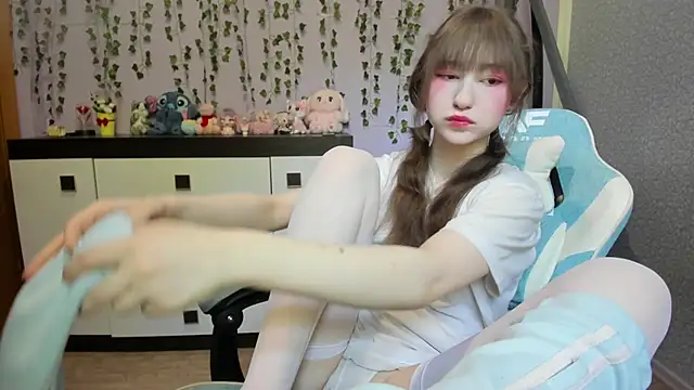 Snapshot of Yoonhee_ki chatting on 06/30/26, 12:50 Yoonhee ki online show from 06/30/26, 12:50