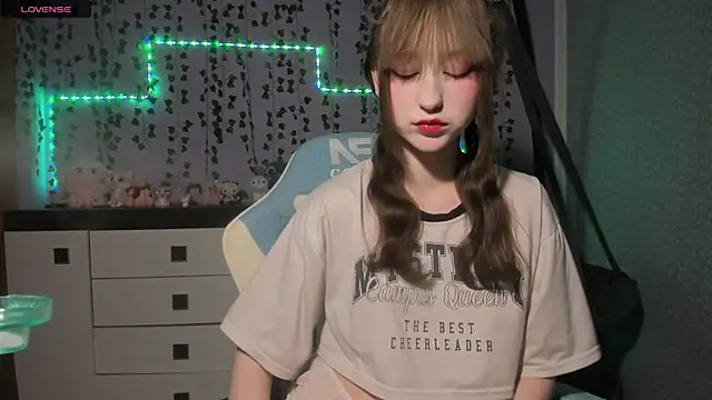 Snapshot of Yoonhee_ki chatting on 07/04/26, 09:32 Yoonhee ki online show from 07/04/26, 09:32