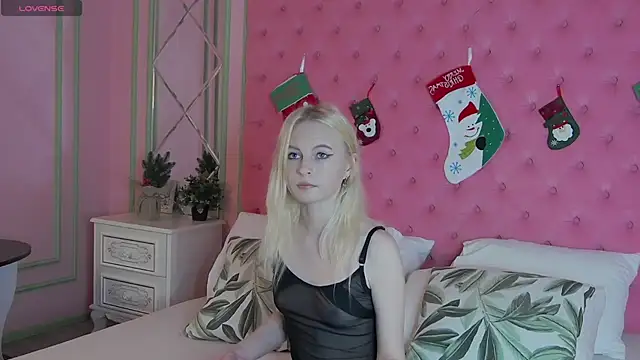 DaphneLewis online show from 12/21/25, 01:18