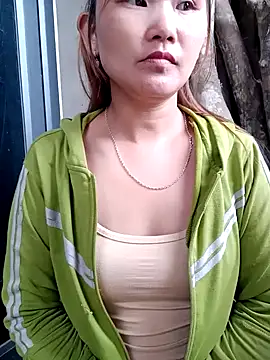 Snapshot of yula-bi chatting on 06/10/26, 02:12 yula-bi online show from 06/10/26, 02:12