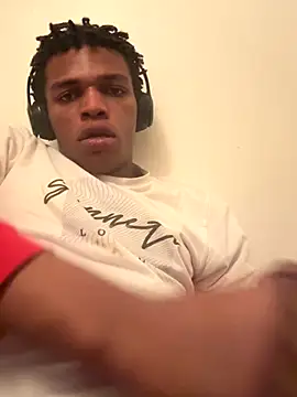 Snapshot of davebigjunk12 chatting on 12/19/25, 06:31 davebigjunk12 online show from 12/19/25, 06:31