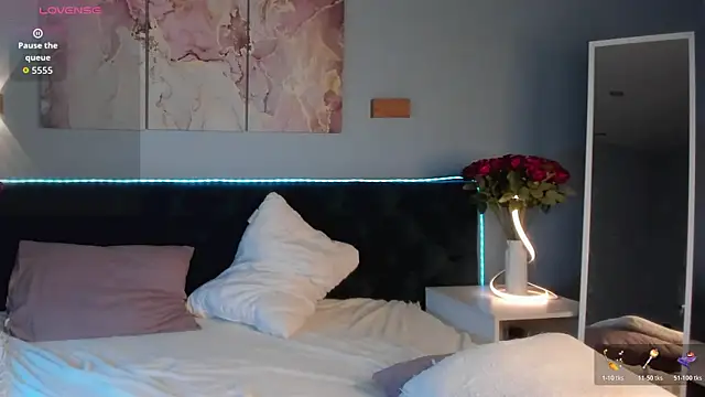 Snapshot of Mary_Hart chatting on 12/19/25, 02:46 Mary Hart online show from 12/19/25, 02:46