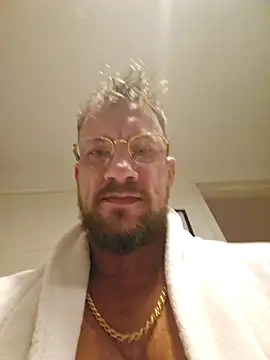 BigDhornyboi2026 online show from 12/23/25, 02:20