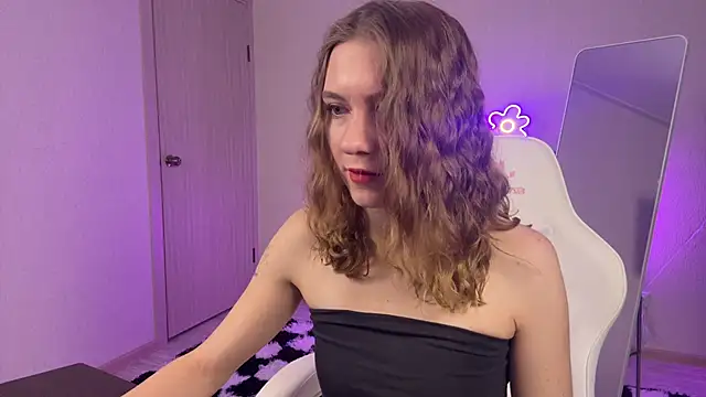 Snapshot of KellySunn chatting on 03/03/26, 07:14 KellySunn online show from 03/03/26, 07:14