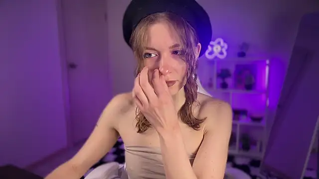Snapshot of KellySunn chatting on 04/19/26, 08:02 KellySunn online show from 04/19/26, 08:02