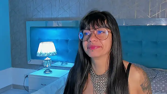 ValkiriaRaven online show from 12/21/25, 01:07