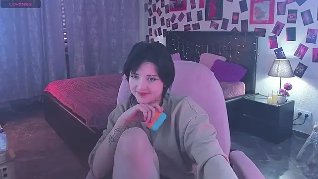 Snapshot of SarahShelby chatting on 02/12/26, 11:27 SarahShelby online show from 02/12/26, 11:27