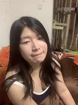 Snapshot of Luozhiqi520 chatting on 12/19/25, 04:25 Luozhiqi520 online show from 12/19/25, 04:25