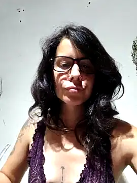 Snapshot of lilithboot chatting on 12/21/25, 09:33 lilithboot online show from 12/21/25, 09:33