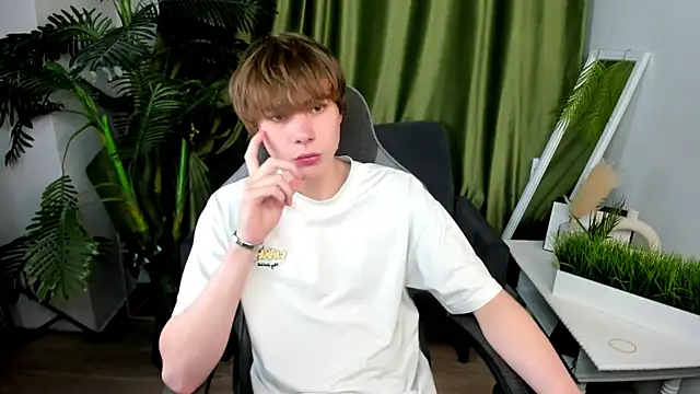 andyyzzz online show from 06/25/26, 07:07