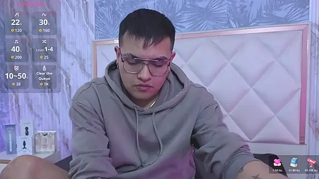 Snapshot of Hades_tay chatting on 12/20/25, 11:50 Hades tay online show from 12/20/25, 11:50