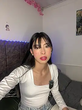 junorise23 online show from 07/18/26, 04:49