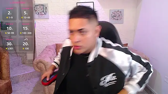 Snapshot of aroon_09 chatting on 12/20/25, 03:13 aroon 09 online show from 12/20/25, 03:13