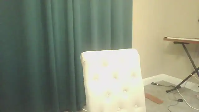 Snapshot of MaliaSkye chatting on 12/20/25, 04:52 MaliaSkye online show from 12/20/25, 04:52