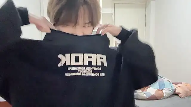 junnan001 online show from 12/21/25, 08:32