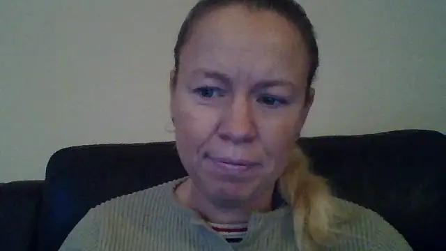 Snapshot of jennyblondeuk chatting on 01/14/26, 04:12 jennyblondeuk online show from 01/14/26, 04:12