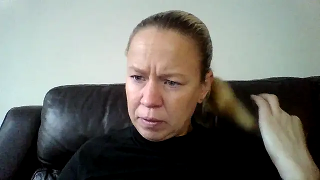 Snapshot of jennyblondeuk chatting on 01/15/26, 03:05 jennyblondeuk online show from 01/15/26, 03:05