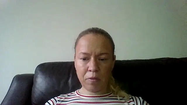 Snapshot of jennyblondeuk chatting on 01/18/26, 03:16 jennyblondeuk online show from 01/18/26, 03:16