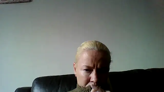 Snapshot of jennyblondeuk chatting on 02/02/26, 02:49 jennyblondeuk online show from 02/02/26, 02:49