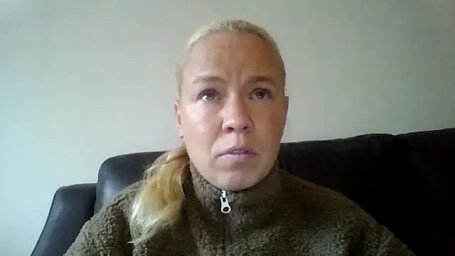 Snapshot of jennyblondeuk chatting on 02/05/26, 03:27 jennyblondeuk online show from 02/05/26, 03:27