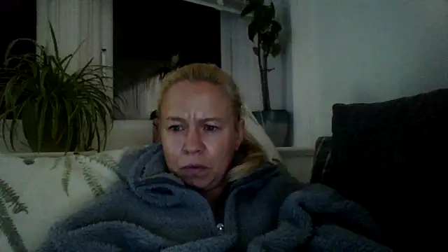 Snapshot of jennyblondeuk chatting on 02/12/26, 07:20 jennyblondeuk online show from 02/12/26, 07:20