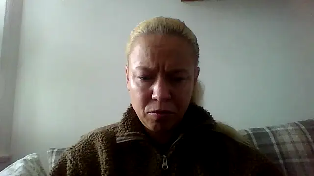 Snapshot of jennyblondeuk chatting on 02/14/26, 03:53 jennyblondeuk online show from 02/14/26, 03:53