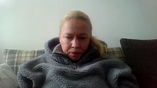 Snapshot of jennyblondeuk chatting on 02/19/26, 02:57 jennyblondeuk online show from 02/19/26, 02:57