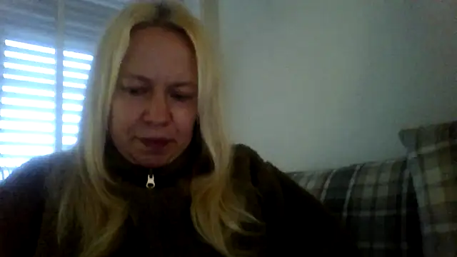 Snapshot of jennyblondeuk chatting on 02/21/26, 05:25 jennyblondeuk online show from 02/21/26, 05:25