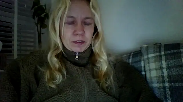 Snapshot of jennyblondeuk chatting on 02/22/26, 09:24 jennyblondeuk online show from 02/22/26, 09:24