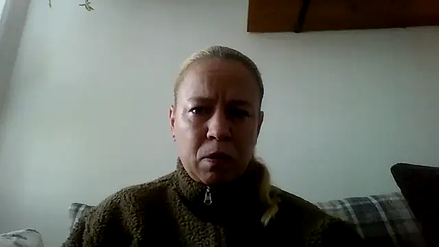Snapshot of jennyblondeuk chatting on 02/25/26, 03:32 jennyblondeuk online show from 02/25/26, 03:32