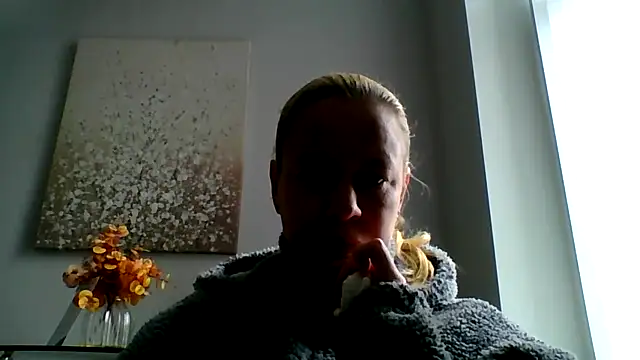 Snapshot of jennyblondeuk chatting on 03/15/26, 01:17 jennyblondeuk online show from 03/15/26, 01:17
