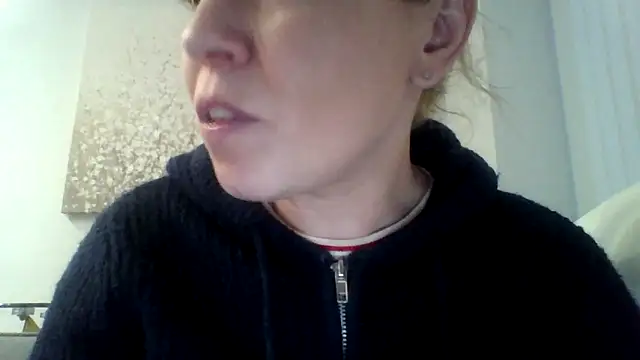 Snapshot of jennyblondeuk chatting on 03/21/26, 06:33 jennyblondeuk online show from 03/21/26, 06:33