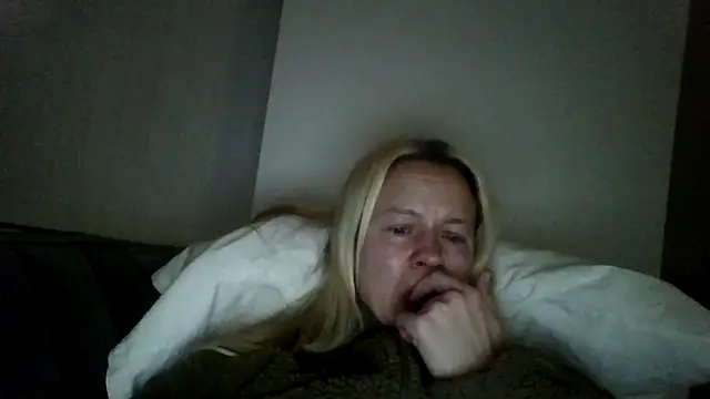Snapshot of jennyblondeuk chatting on 03/23/26, 10:58 jennyblondeuk online show from 03/23/26, 10:58