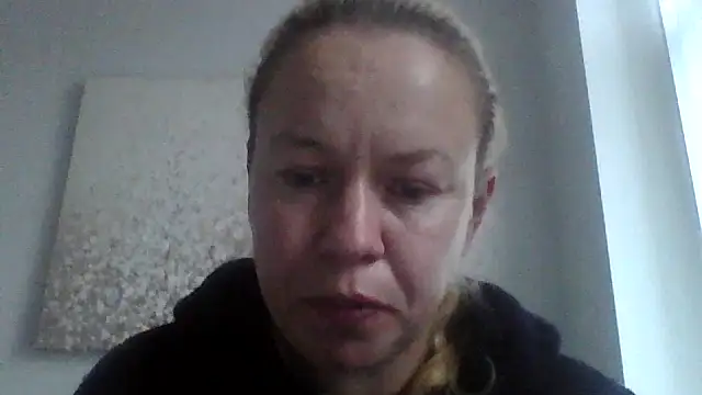 Snapshot of jennyblondeuk chatting on 03/27/26, 05:34 jennyblondeuk online show from 03/27/26, 05:34