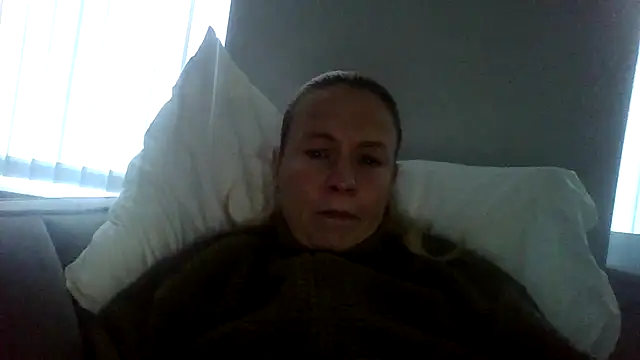 Snapshot of jennyblondeuk chatting on 03/28/26, 05:23 jennyblondeuk online show from 03/28/26, 05:23