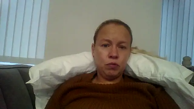 Snapshot of jennyblondeuk chatting on 03/29/26, 06:19 jennyblondeuk online show from 03/29/26, 06:19