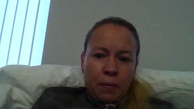 Snapshot of jennyblondeuk chatting on 03/30/26, 05:47 jennyblondeuk online show from 03/30/26, 05:47