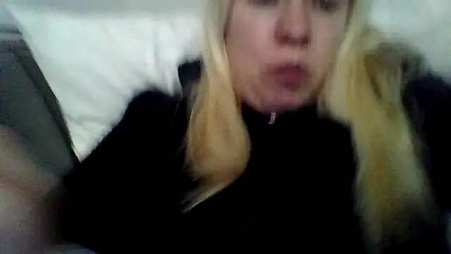 Snapshot of jennyblondeuk chatting on 03/31/26, 07:25 jennyblondeuk online show from 03/31/26, 07:25
