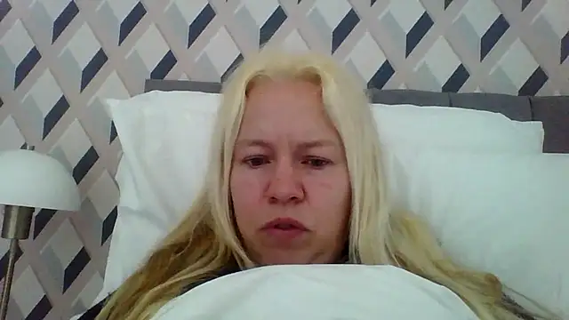 Snapshot of jennyblondeuk chatting on 04/01/26, 09:10 jennyblondeuk online show from 04/01/26, 09:10